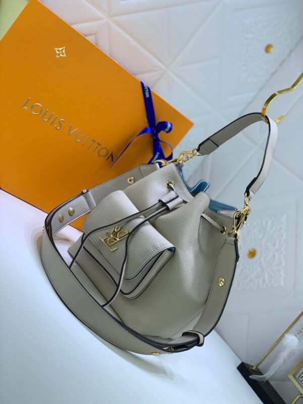 LOUIS VUITTON LOCKME BUCKET WHITE 23CM - Image 3