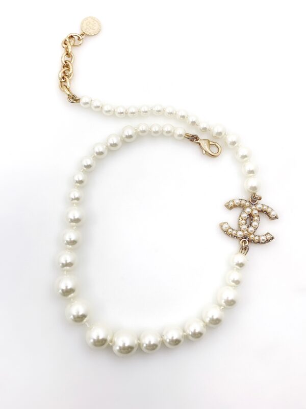 CHANEL METALLIC SILVER TONE COCO FAUX PEARL CC NECKLACE - Image 2