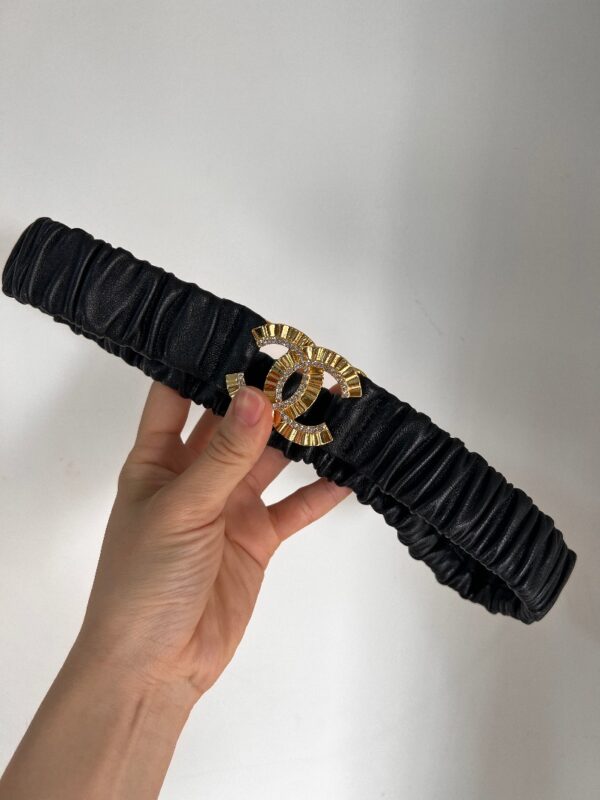 CHANEL WOMEN'S BELT WITH ELASTIC ENCRUSTED GOLD 30MM - Image 3