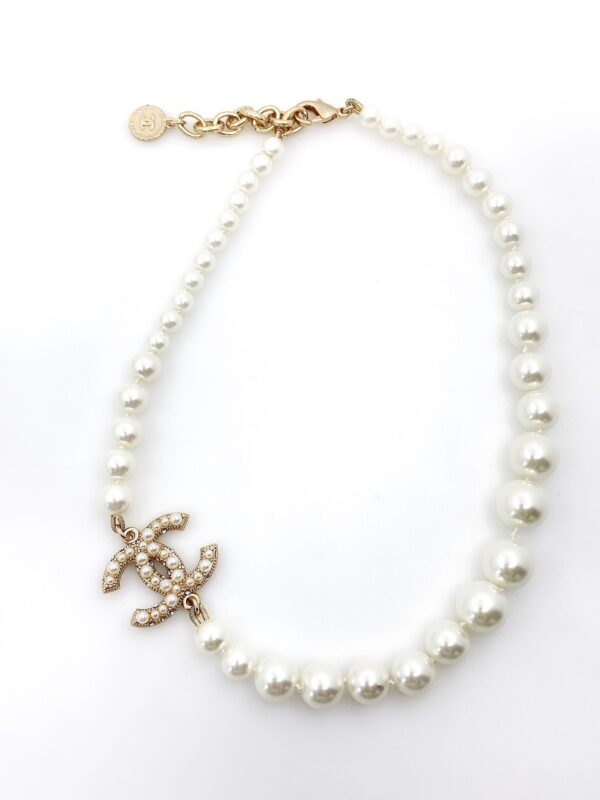 CHANEL METALLIC SILVER TONE COCO FAUX PEARL CC NECKLACE - Image 3