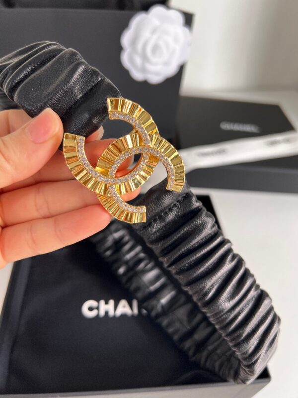 CHANEL WOMEN'S BELT WITH ELASTIC ENCRUSTED GOLD 30MM - Image 2
