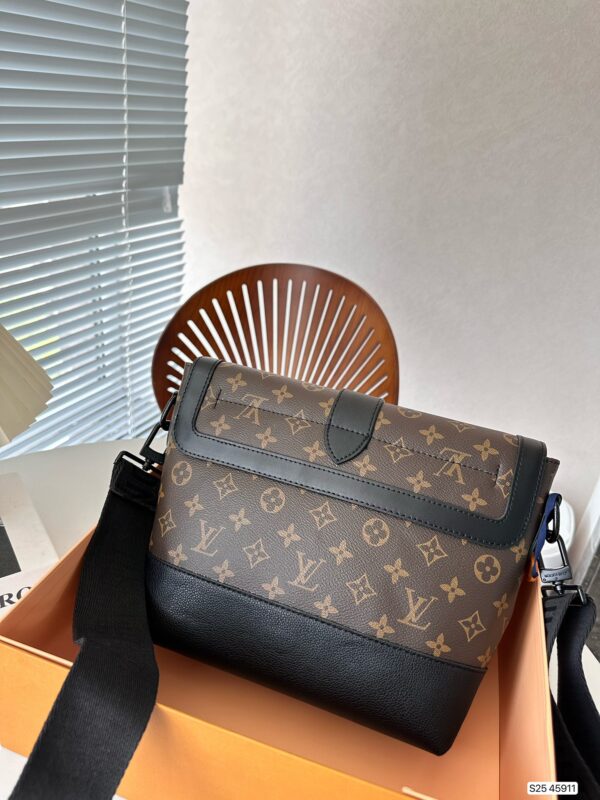 LOUIS VUITTON SAUMUR MESSENGER MONOGRAM 25CM - Image 4
