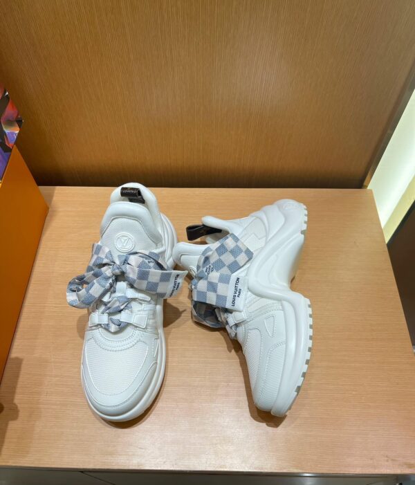 LOUIS VUITTON ARCHLIGHT SNEAKERS AZUR WHITE 1AACPW - Image 2