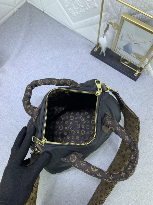LOUIS VUITTON SPEEDY BANDOULIÈRE 25 BLACK M59008 - Image 10