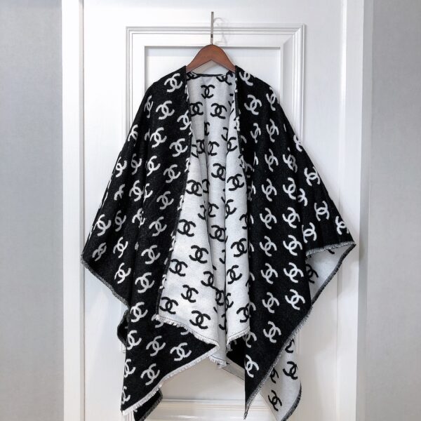 CHANEL CC LOGO CAMELLIA SCARF WHITE BLACK - Image 4