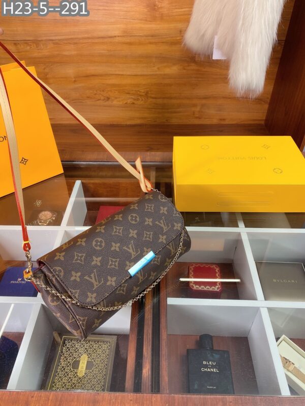 LOUIS VUITTON FAVORITE MM CHAIN SHOULDER BAG 24CM - Image 4
