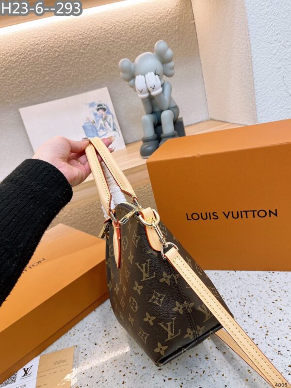 LOUIS VUITTON BOÉTIE BAG MM 32CM M45987 - Image 5