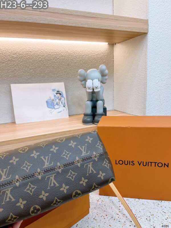 LOUIS VUITTON BOÉTIE BAG MM 32CM M45987 - Image 6