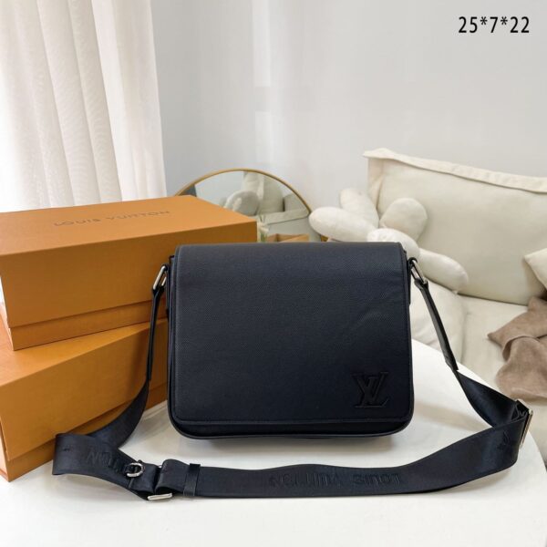LOUIS VUITTON DISTRICT PM BAG BLACK 26CM M30850 - Image 2