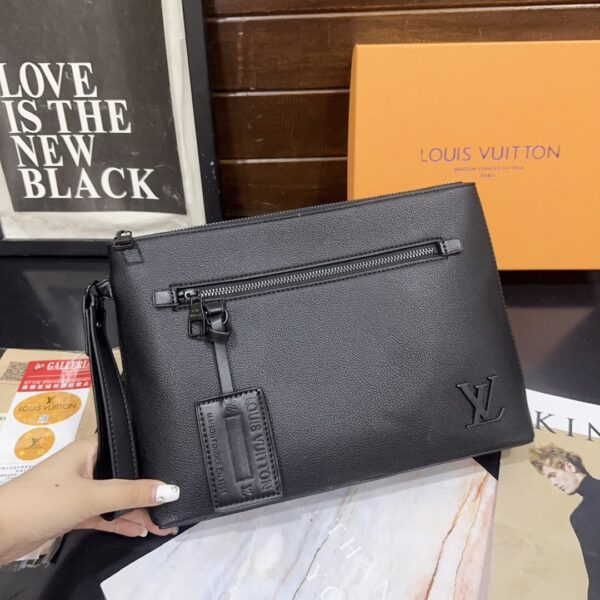 LOUIS VUITTON TAKEOFF POUCH BLACK 30CM M69837 - Image 2