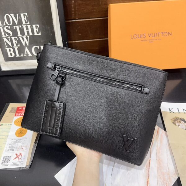 LOUIS VUITTON TAKEOFF POUCH BLACK 30CM M69837 - Image 3