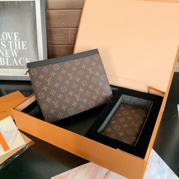 LOUIS VUITTON VOYAGE MM POCHETTE MONOGRAM BROWN 26CM - Image 4