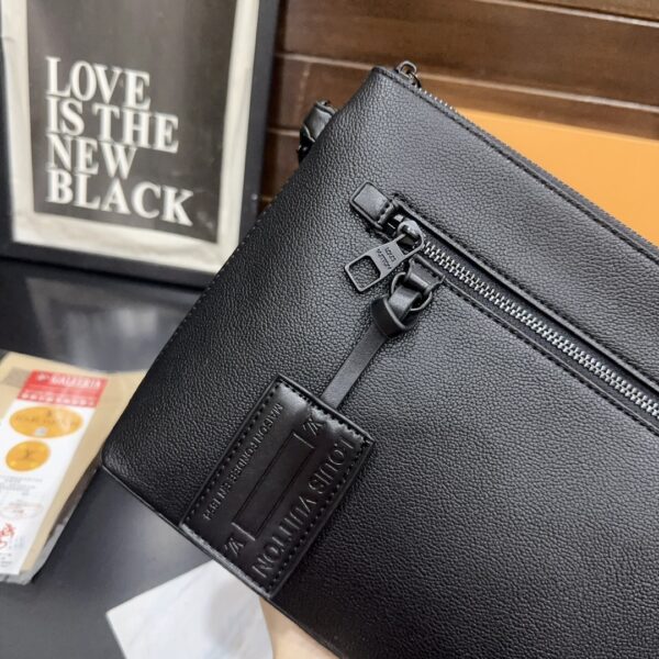 LOUIS VUITTON TAKEOFF POUCH BLACK 30CM M69837 - Image 5