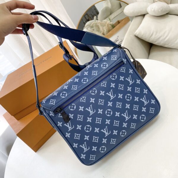 LOUIS VUITTON DISTRICT PM BAG BLUE 26CM M23785 - Image 4