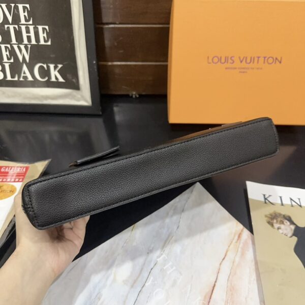 LOUIS VUITTON TAKEOFF POUCH BLACK 30CM M69837 - Image 6