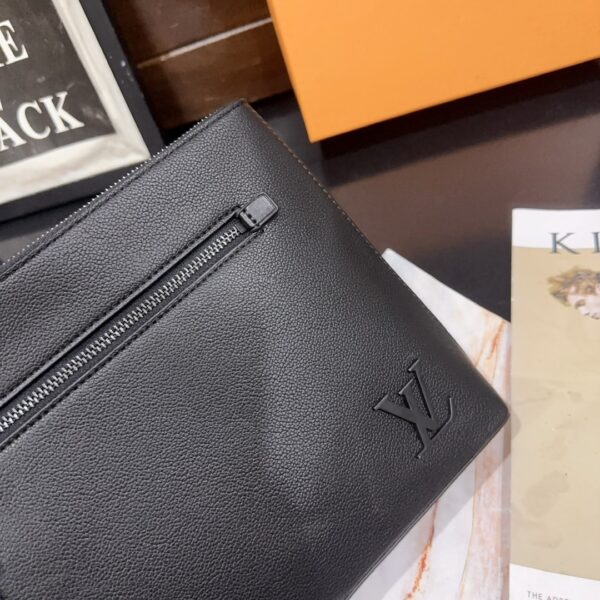 LOUIS VUITTON TAKEOFF POUCH BLACK 30CM M69837 - Image 8