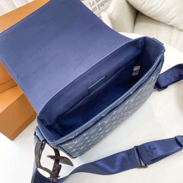 LOUIS VUITTON DISTRICT PM BAG BLUE 26CM M23785 - Image 10