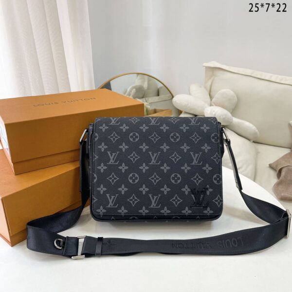 LOUIS VUITTON DISTRICT PM BAG MONOGRAM BLACK 26CM M46255 - Image 2