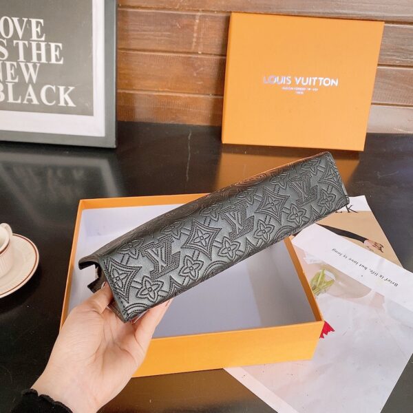 LOUIS VUITTON VOYAGE POCHETTE MONOGRAM EMPREINTE BLACK 26CM - Image 6