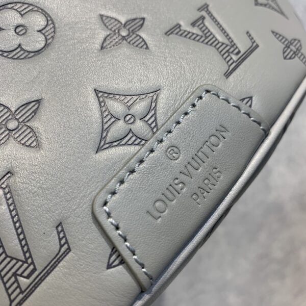 LOUIS VUITTON DISCOVERY BUMBAG GREY 26CM - Image 7