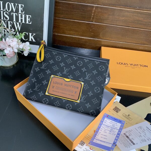 LOUIS VUITTON DISCOVERY POCHETTE MONOGRAM ECLIPSE BLACK 26CM - Image 4