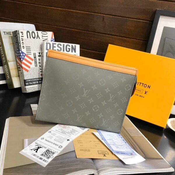 LOUIS VUITTON VOYAGE MM POCHETTE MONOGRAM TITANIUM 26CM - Image 2