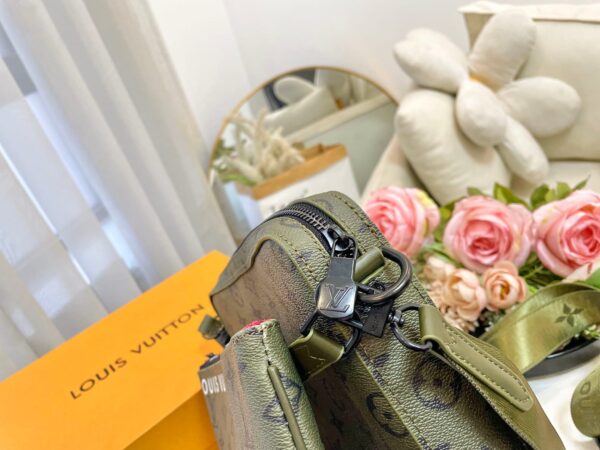 LOUIS VUITTON TRIO MESSENGER GREEN 26CM M23783 - Image 7