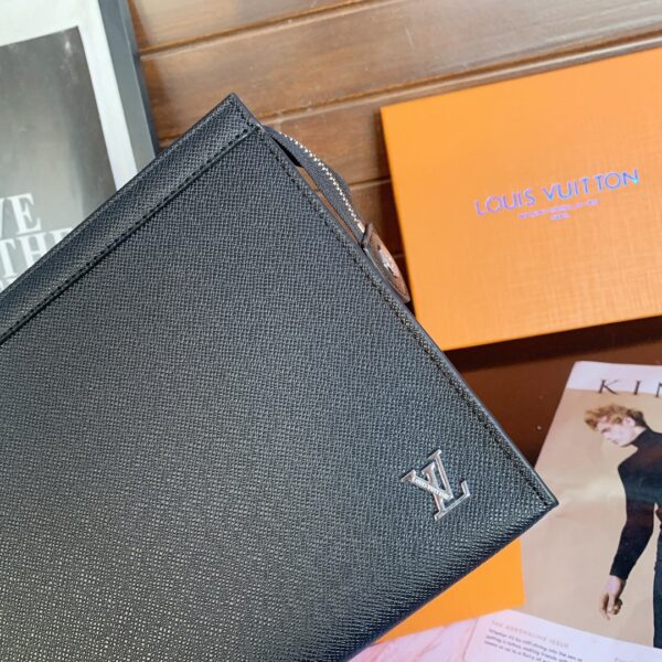 LOUIS VUITTON VOYAGE MM POCHETTE BLACK 26CM M30450 - Image 5