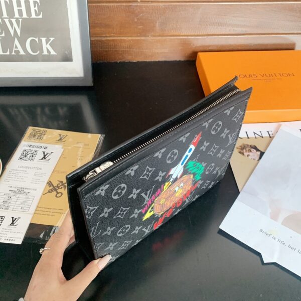 LOUIS VUITTON VOYAGE MM POCHETTE BLACK 26CM - Image 3