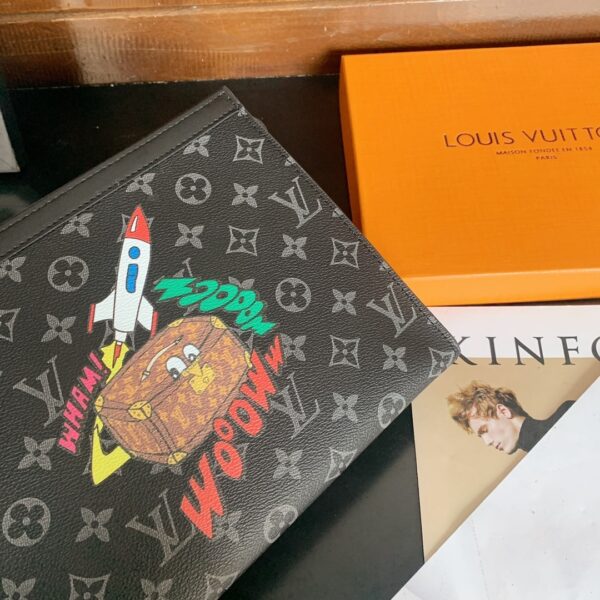LOUIS VUITTON VOYAGE MM POCHETTE BLACK 26CM - Image 4