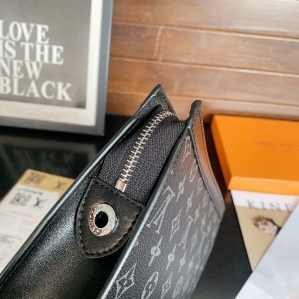 LOUIS VUITTON VOYAGE MM POCHETTE BLACK 26CM - Image 5
