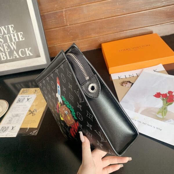 LOUIS VUITTON VOYAGE MM POCHETTE BLACK 26CM - Image 6