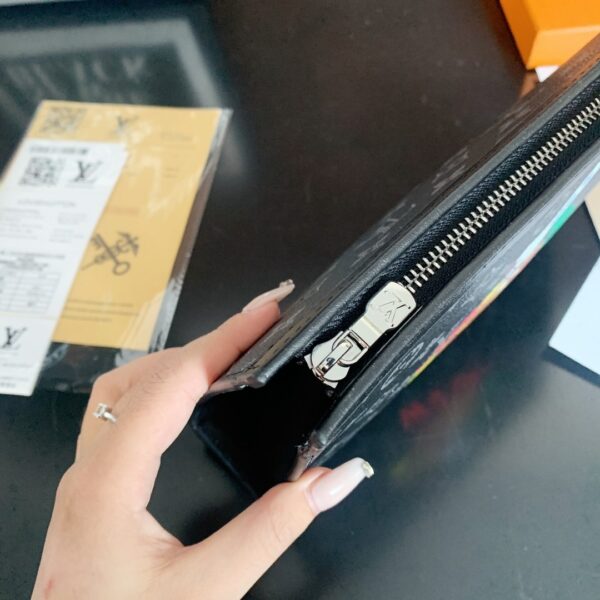 LOUIS VUITTON VOYAGE MM POCHETTE BLACK 26CM - Image 7