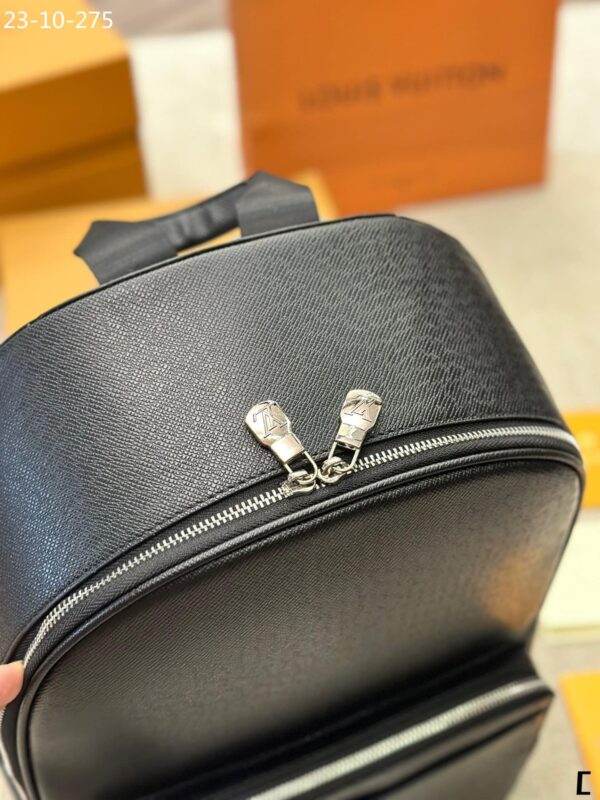 LOUIS VUITTON DISCOVERY BACKPACK BLACK 42CM - Image 2