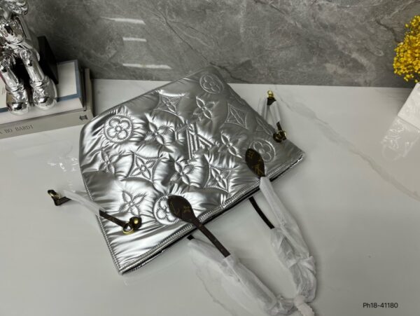 LOUIS VUITTON NEVERFULL PILLOW HANDBAG SILVER 33CM - Image 2