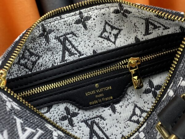 LOUIS VUITTON SPEEDY BANDOULIÈRE 25 GREY M21464 - Image 3
