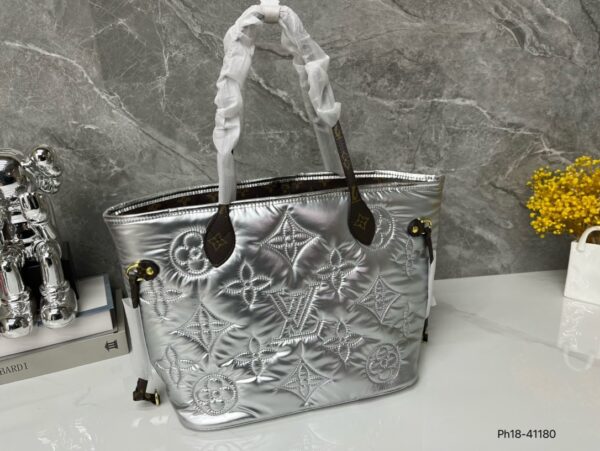 LOUIS VUITTON NEVERFULL PILLOW HANDBAG SILVER 33CM - Image 3