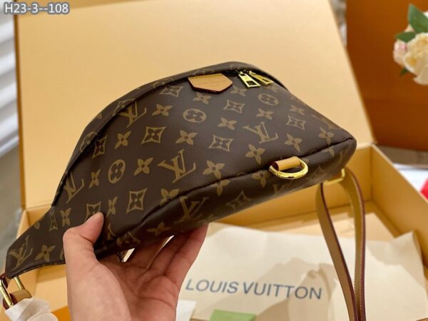 LOUIS VUITTON BUMBAG MONOGRAM 26CM M43644 - Image 4