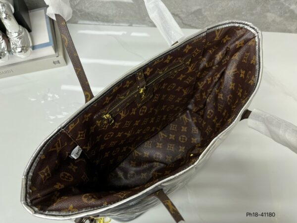 LOUIS VUITTON NEVERFULL PILLOW HANDBAG SILVER 33CM - Image 4