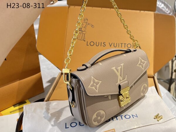 LOUIS VUITTON POCHETTE MÉTIS EAST WEST BAG GRAY CREAM 21CM M23081 - Image 4