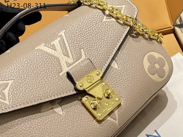LOUIS VUITTON POCHETTE MÉTIS EAST WEST BAG GRAY CREAM 21CM M23081 - Image 5