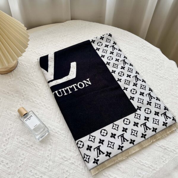 LOUIS VUITTON CASHMERE SCARF MONOGRAM BLACK - Image 2