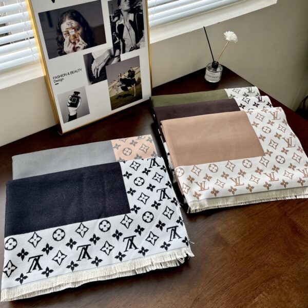 LOUIS VUITTON CASHMERE SCARF MONOGRAM GREY - Image 2