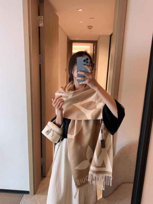 LOUIS VUITTON ULTIMATE SHINE SCARF BEIGE 180CM M77855 - Image 5