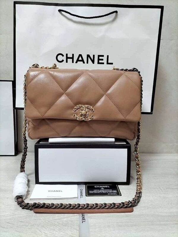 CHANEL QUILTED MEDIUM CHANEL 19 FLAP CARAMEL 26CM - Image 2