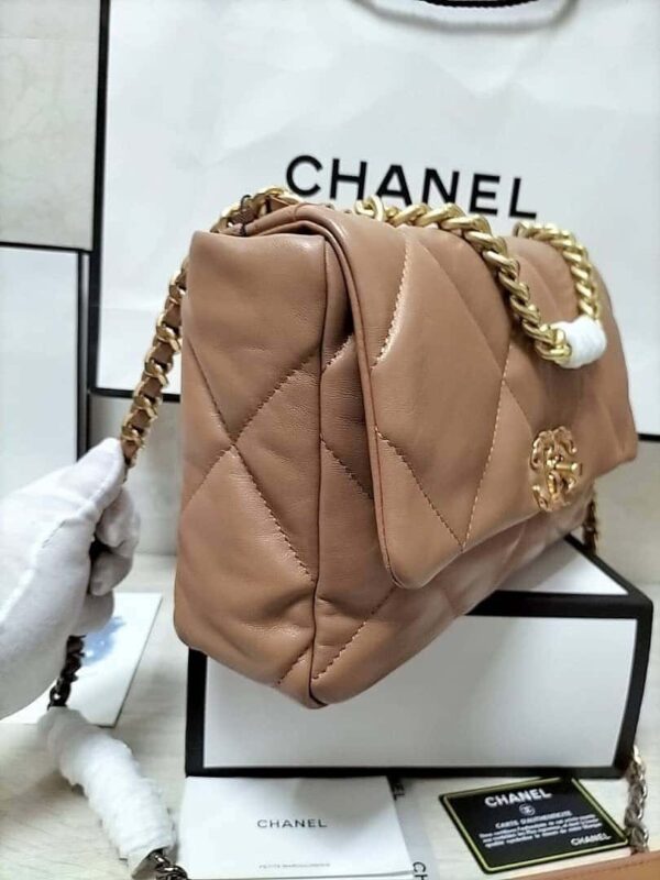 CHANEL QUILTED MEDIUM CHANEL 19 FLAP CARAMEL 26CM - Image 4