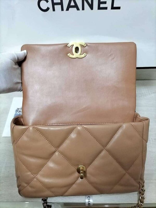 CHANEL QUILTED MEDIUM CHANEL 19 FLAP CARAMEL 26CM - Image 6