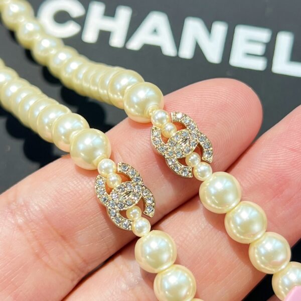 CHANEL PEARL AND CAMÉLIA NECKLACE - Image 3