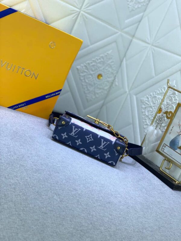 LOUIS VUITTON STEAMER WEARABLE WALLET BLUE 18CM - Image 4