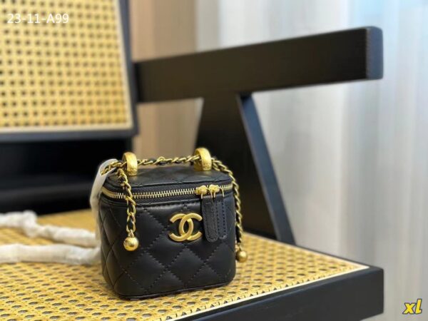 CHANEL SMALL VANITY WITH CHAIN BLACK 12CM - Image 3